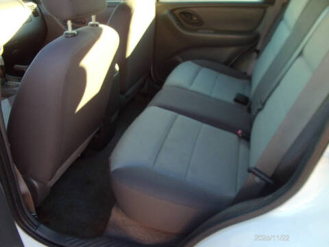 2005 Ford Escape XLS