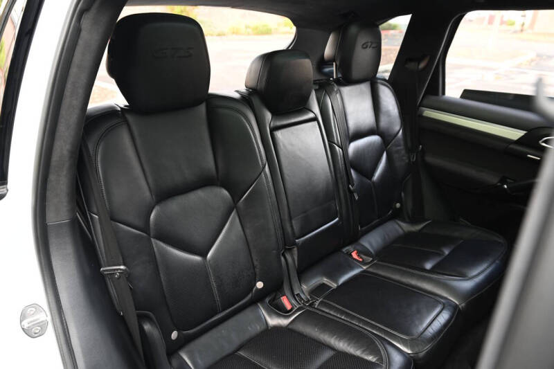 2016 Porsche Cayenne GTS