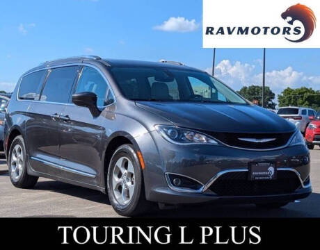 2017 Chrysler Pacifica Touring-L Plus