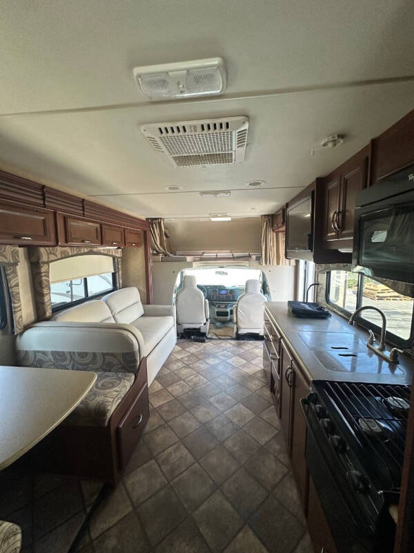 2014 Thor Motor Coach CHATEAU 31L