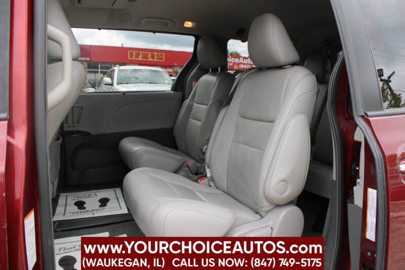 2017 Toyota Sienna XLE Premium 8-Passenger