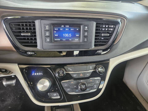 2017 Chrysler Pacifica Touring-L