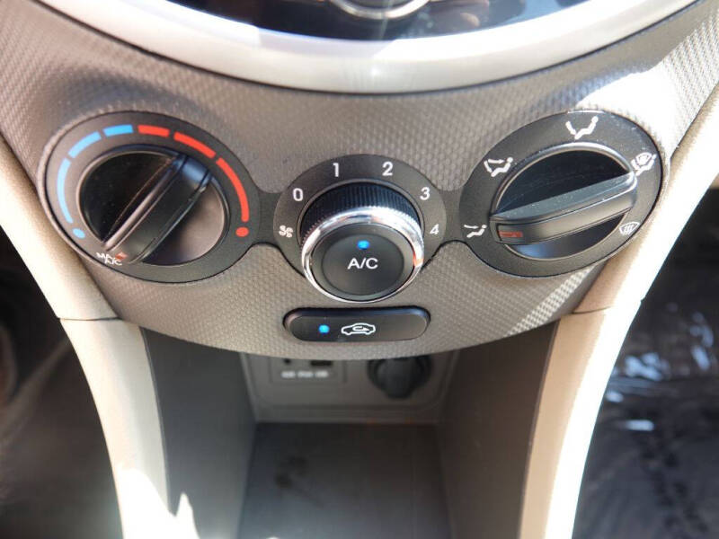 2012 Hyundai Accent GLS