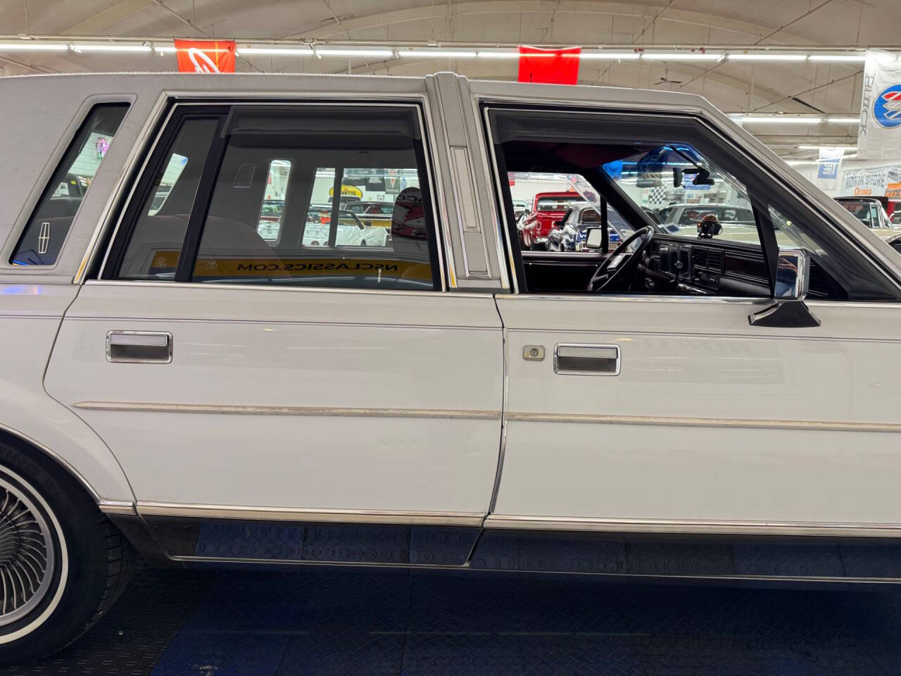 1989 Lincoln Town Car 25
