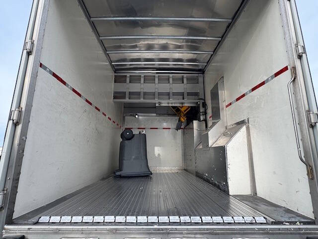 2018 Freightliner M2 106