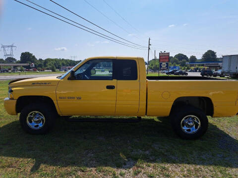 2001 Dodge Ram Pickup 1500 for sale at CAR-MART AUTO SALES in Maryville TN