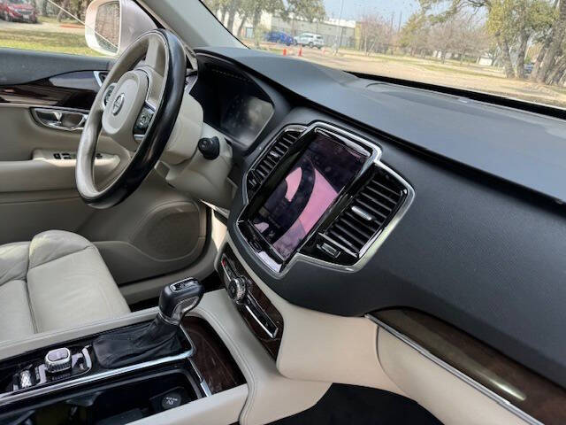 2016 Volvo XC90 T6 Momentum