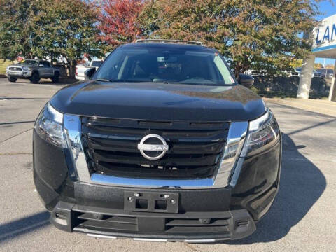 2024 Nissan Pathfinder SL