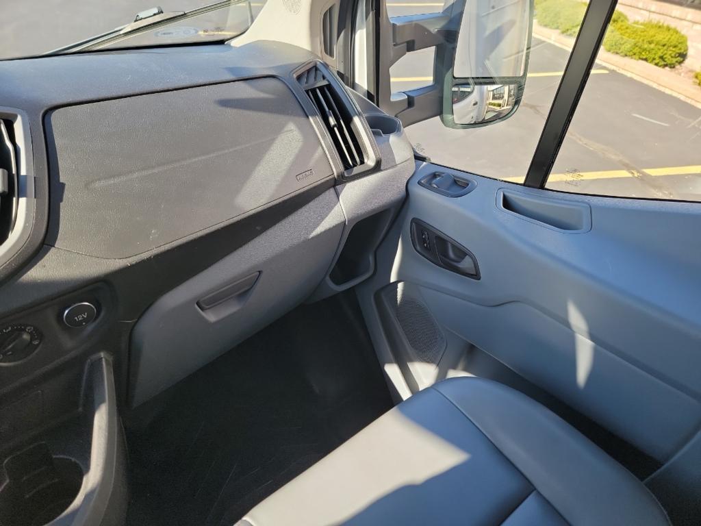 2017 Ford Transit 350 HD 2dr 156 in. WB DRW Cutaway  w/9950 L 24