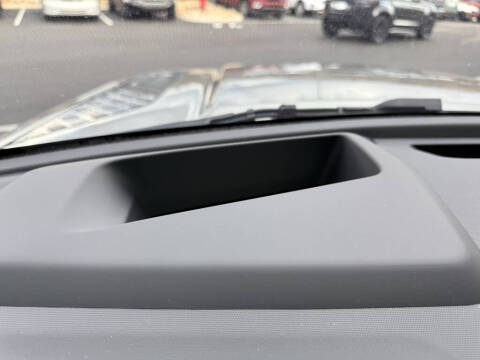 2024 Land Rover Defender 130 P400 X-Dynamic SE