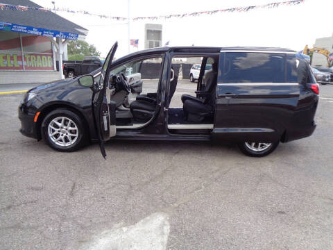 2021 Chrysler Voyager LX