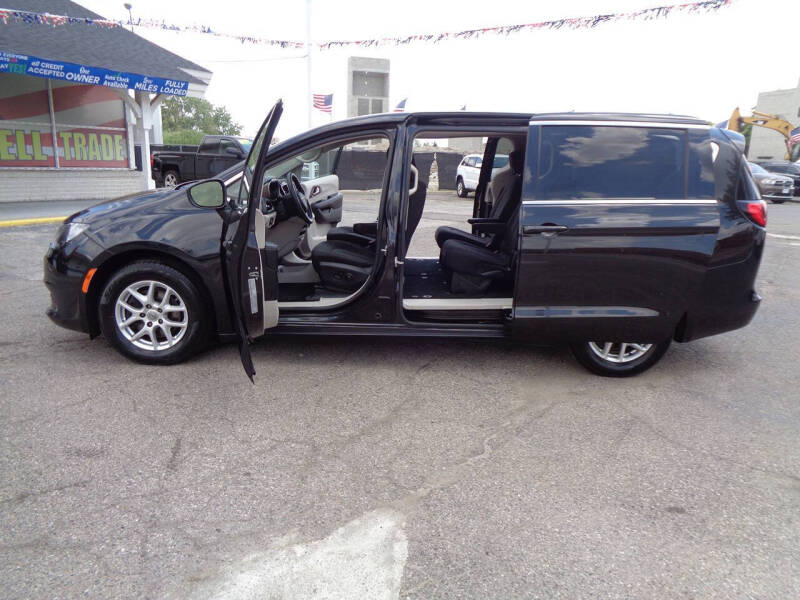 2021 Chrysler Voyager LX