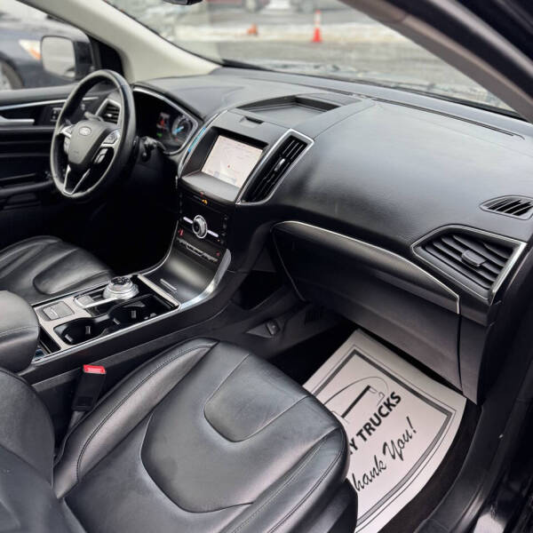 2020 Ford Edge Titanium