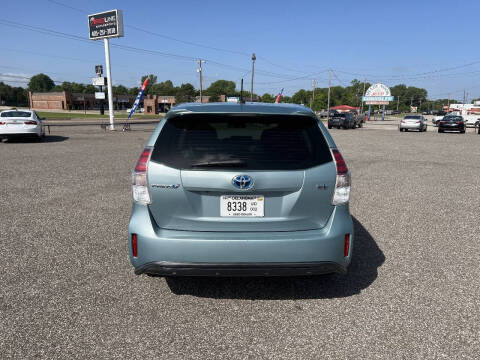 2016 Toyota Prius v Four