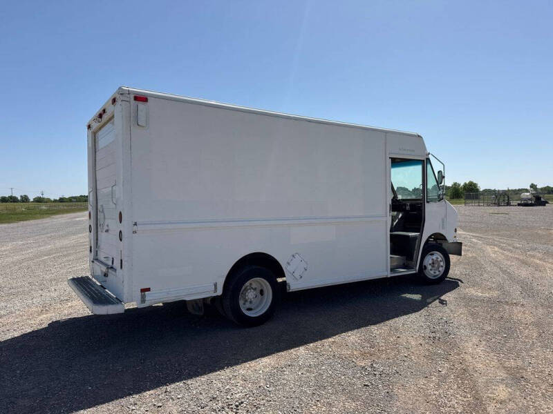 2000 Freightliner MT45 Chassis