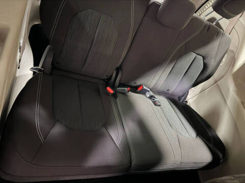 2021 Chrysler Voyager L