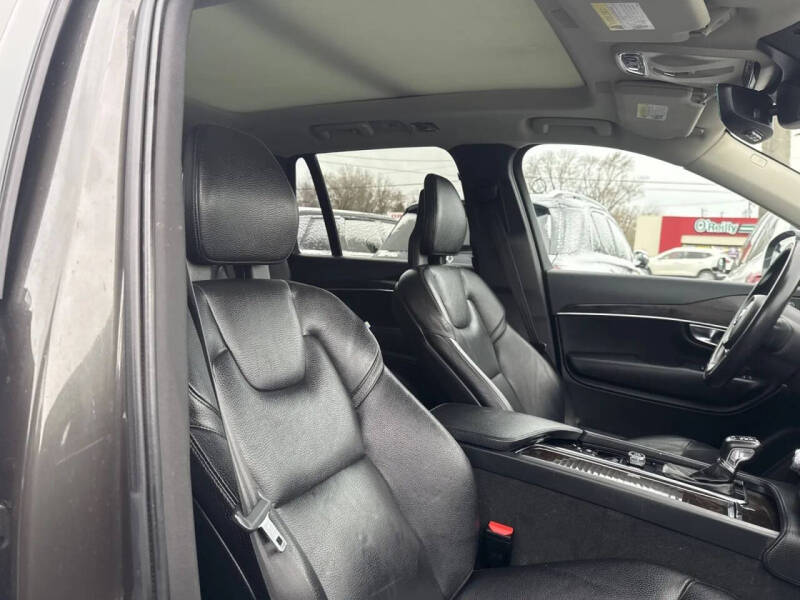 2018 Volvo XC90 T6 Momentum