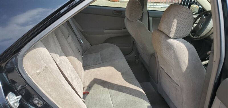 2004 Toyota Camry Standard