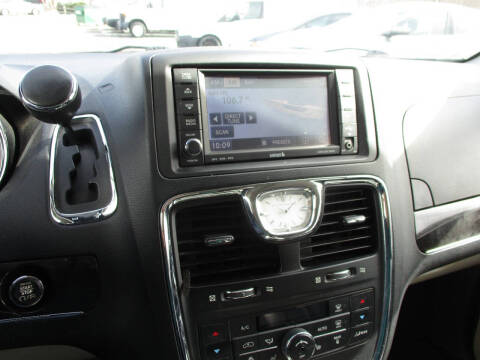 2013 Chrysler Town and Country Touring-L