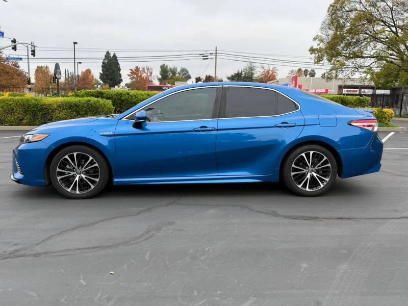 2020 Toyota Camry Hybrid SE