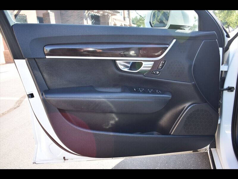 2017 Volvo S90 T5 Momentum