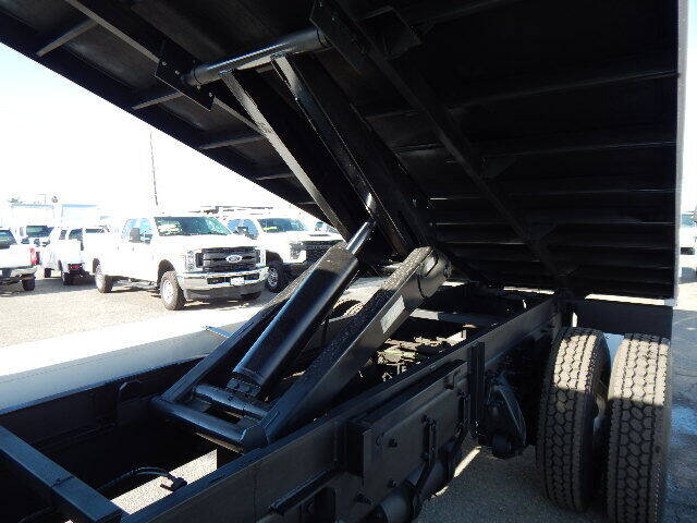 2019 Freightliner M2 106