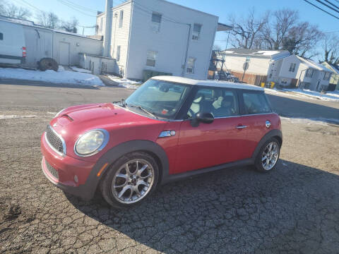 2007 MINI Cooper for sale at LA FAMILIA AUTO SALES in Brooklyn MD