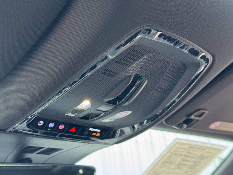 2025 Cadillac LYRIQ Luxury 2