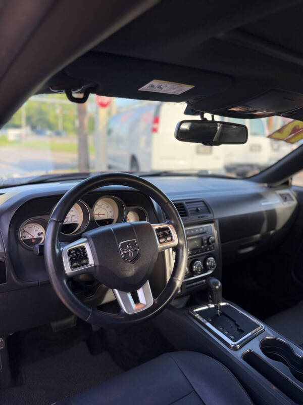 2012 Dodge Challenger SXT's photo