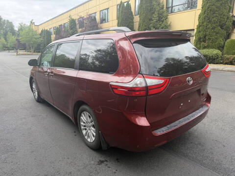 2016 Toyota Sienna XLE Premium 8-Passenger