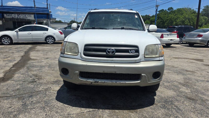 2004 Toyota Sequoia SR5