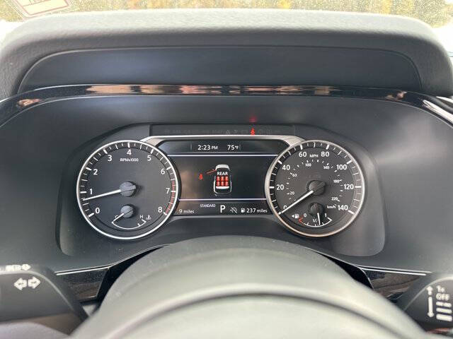 2025 Nissan Pathfinder SV