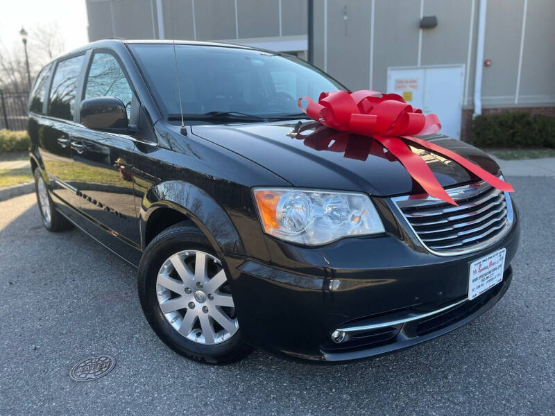 2014 Chrysler Town and Country for sale at Speedway Motors in Paterson NJ