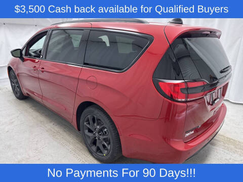 2026 Chrysler Pacifica Select