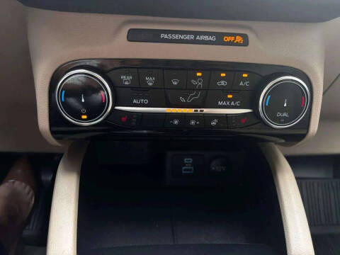 2022 Ford Escape Titanium