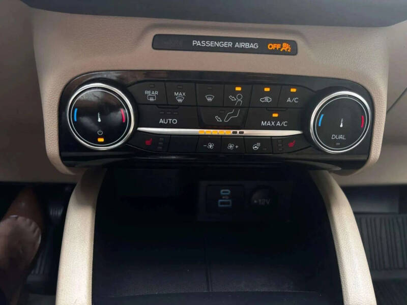 2022 Ford Escape Titanium