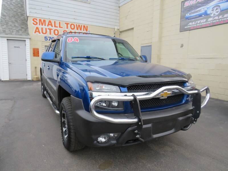 2004 Chevrolet Avalanche for sale at Small Town Auto Sales in Hazleton PA