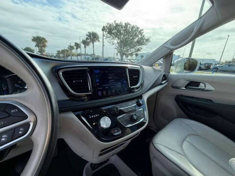 2017 Chrysler Pacifica Hybrid Platinum