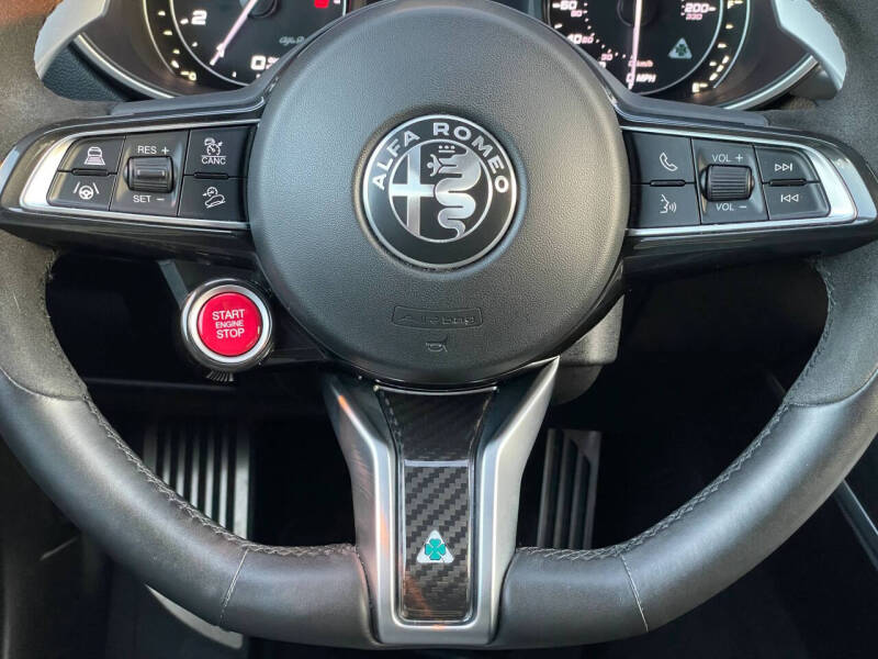 2022 Alfa Romeo Stelvio Quadrifoglio