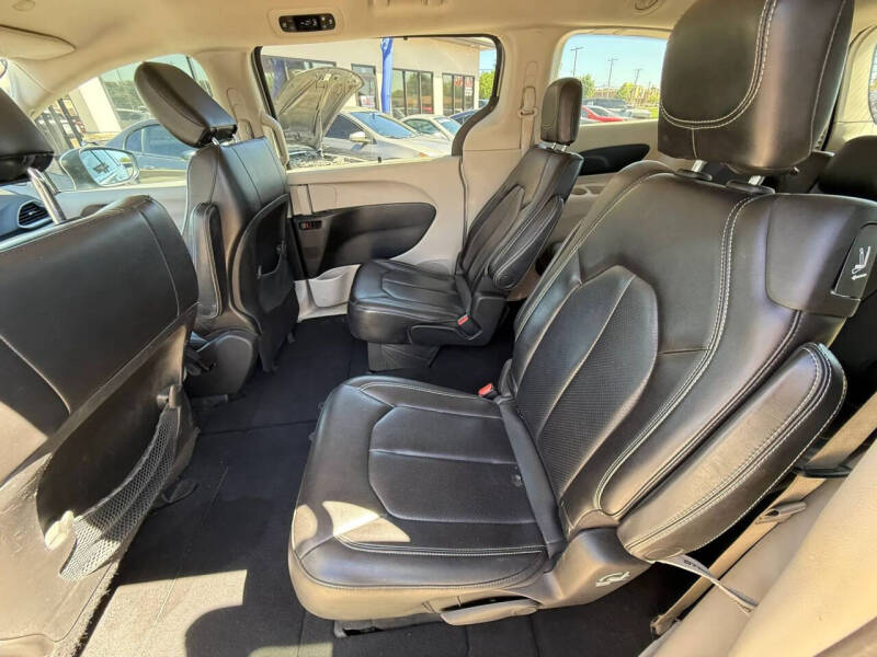 2020 Chrysler Voyager LXi