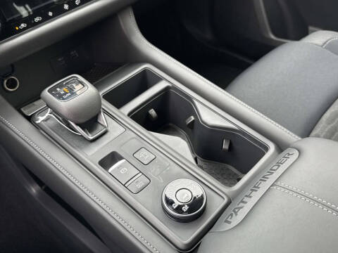 2025 Nissan Pathfinder S