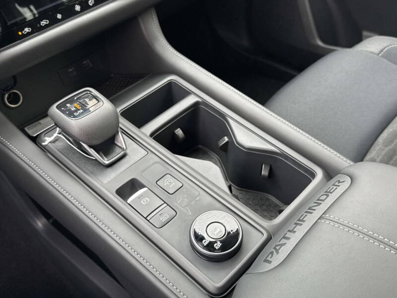 2025 Nissan Pathfinder S