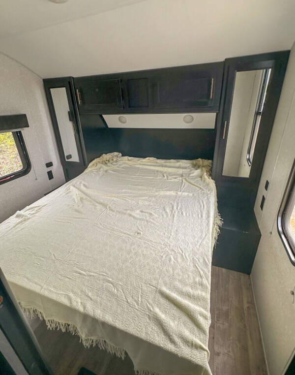 2022 CHEROKEE FOREST RIVER