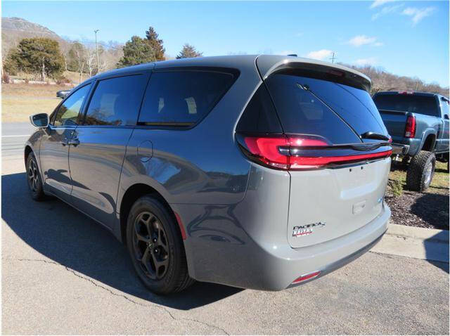 2022 Chrysler Pacifica Hybrid Touring L