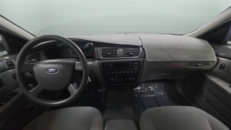 2006 Ford Taurus SE