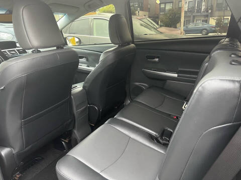 2013 Toyota Prius v Five