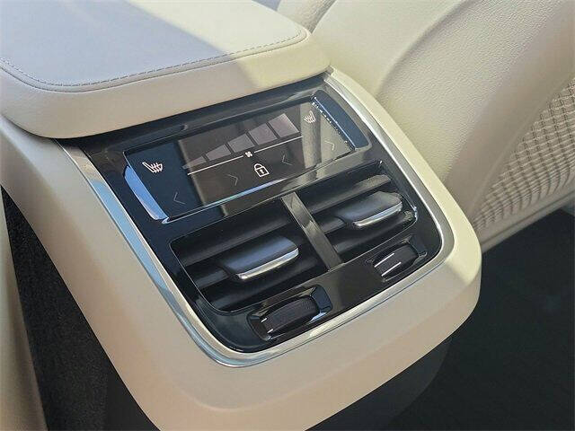 2024 Volvo XC90 B5 Plus Bright Theme