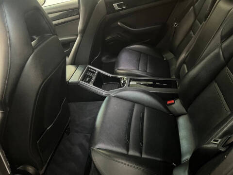 2018 Porsche Panamera 4