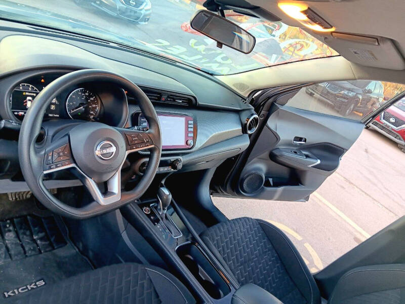 2022 Nissan Kicks SV