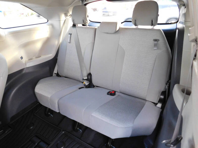 2021 Toyota Sienna LE 8-Passenger